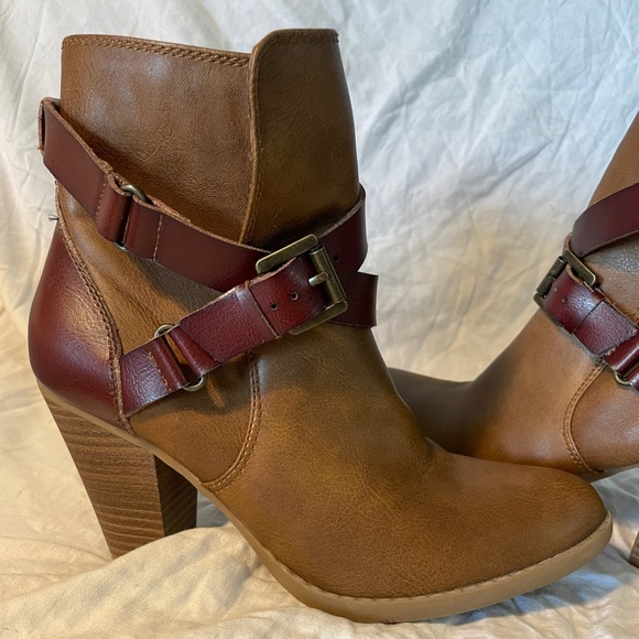 American Eagle Outfitters brown/burgundy booties - Picture 9 of 9